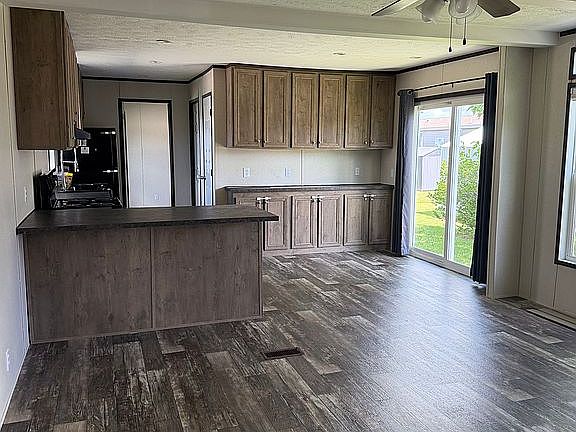 3rd image of 2899 Sugarloaf Dr Trailer 105