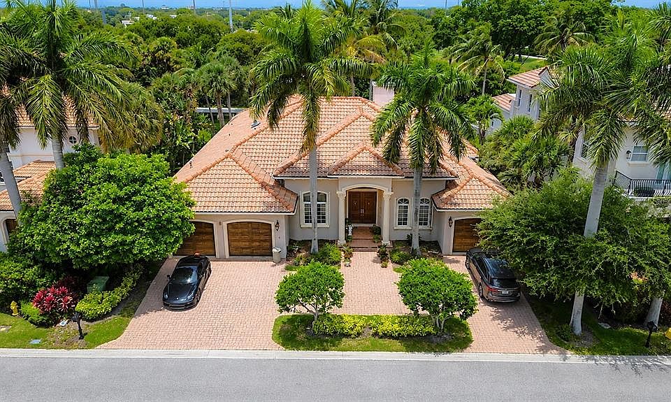 1st image of 785 HARBOUR ISLE PLACE