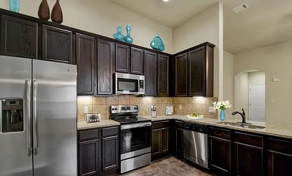 3 bed, 2.0 bath, 1372 sqft, $1,525 — Photo 2