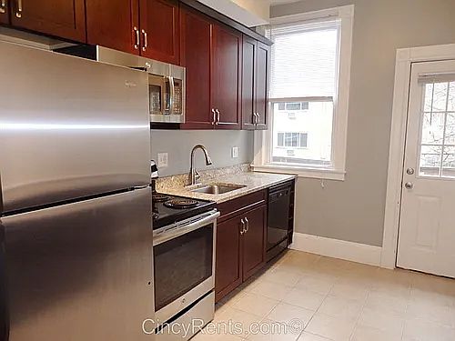 5th image of 984 Paradrome St Unit B