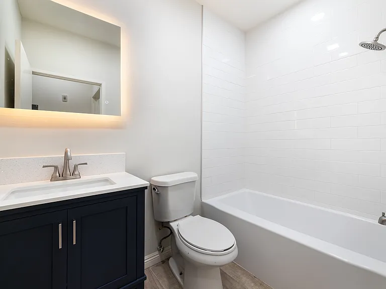 1138 S Grand View St — Photo 8