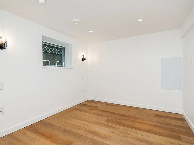 1412 E 10th Ave — Photo 13