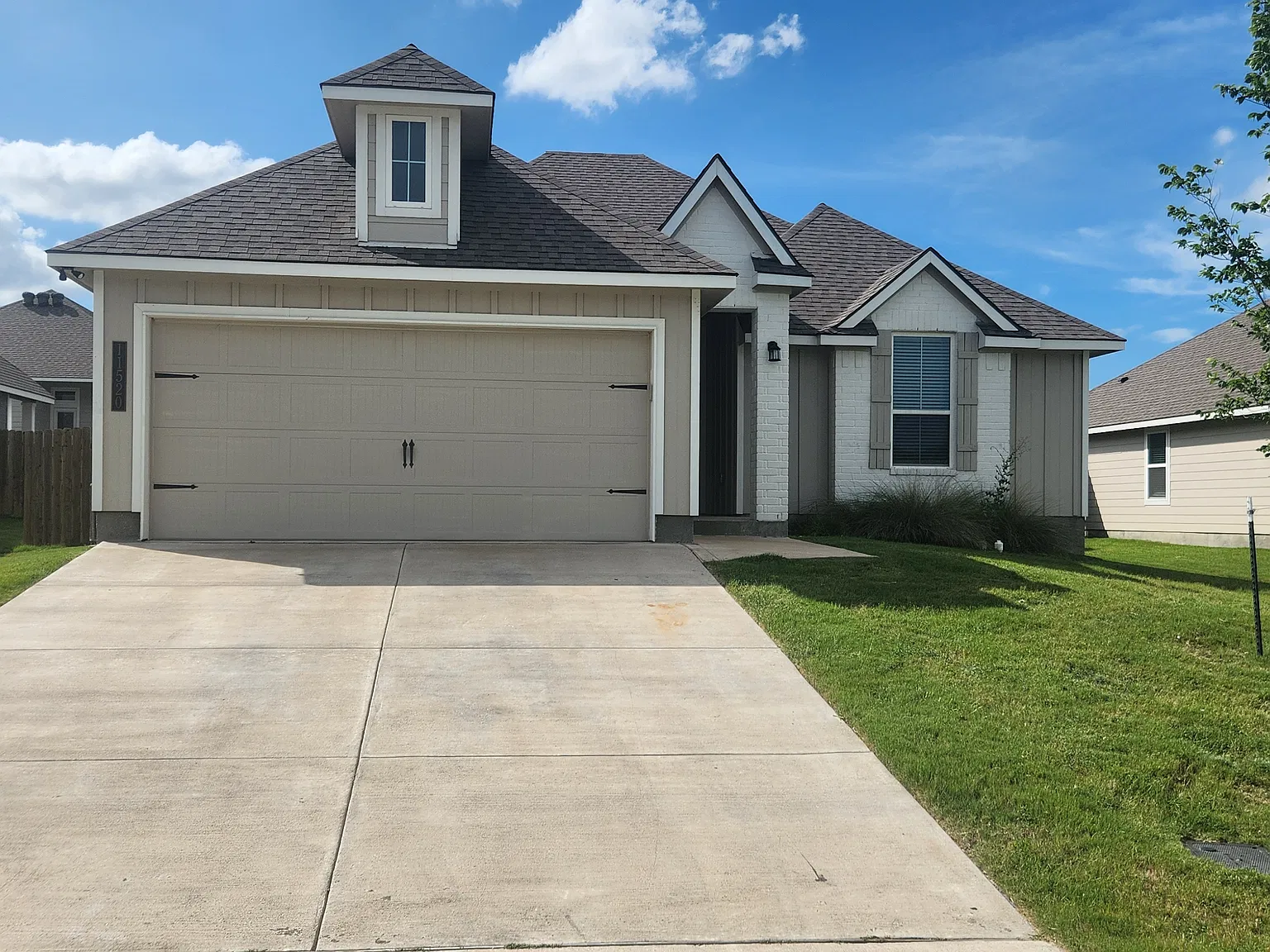 4 bed, 1593 sqft, $2,400 — Photo 1