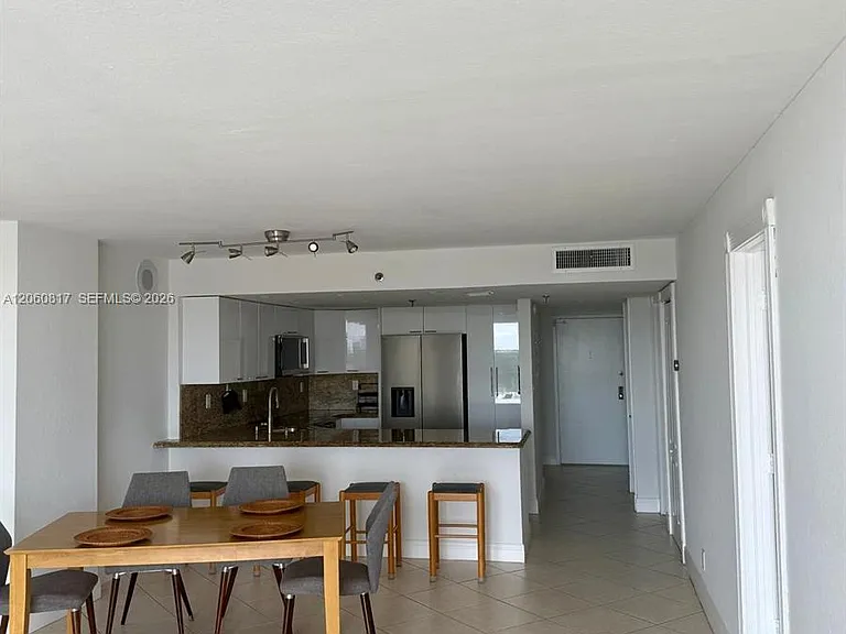 2625 Collins Ave #810 — Photo 7