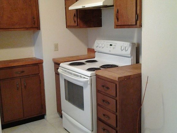 3rd image of 2234 Montrose Ave