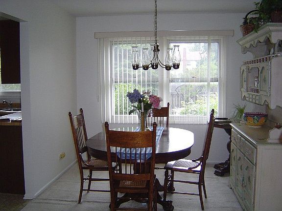 Neutrally painted DR