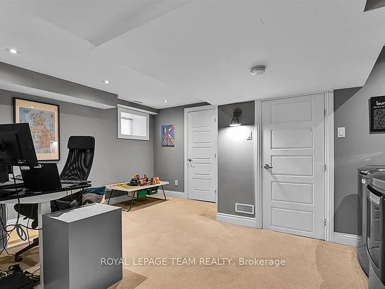 212 Flora St #1 — Photo 16