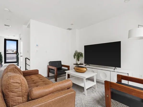 5-18 51st Avenue image 3 of 23