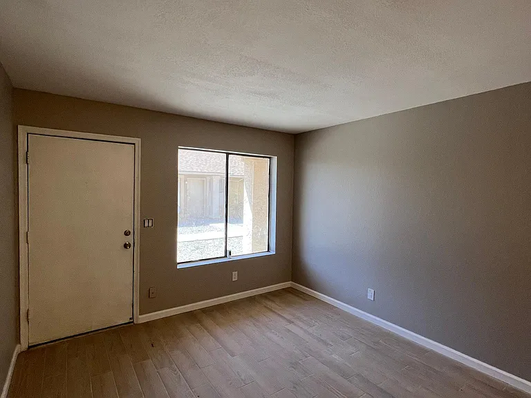 2851 E Capri Cir — Photo 9