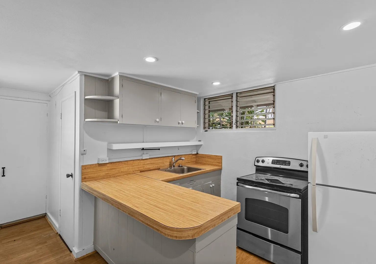Makiki Punchbowl Gem: Updated & Ready for You — Photo 3