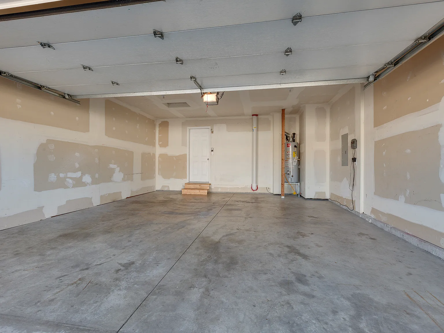 3 bed, 1400 sqft, $2,200 — Photo 4