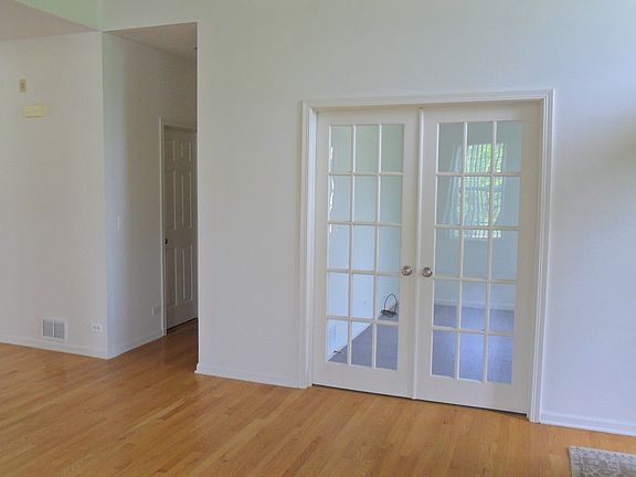3rd image of 2969 Burlington Ave