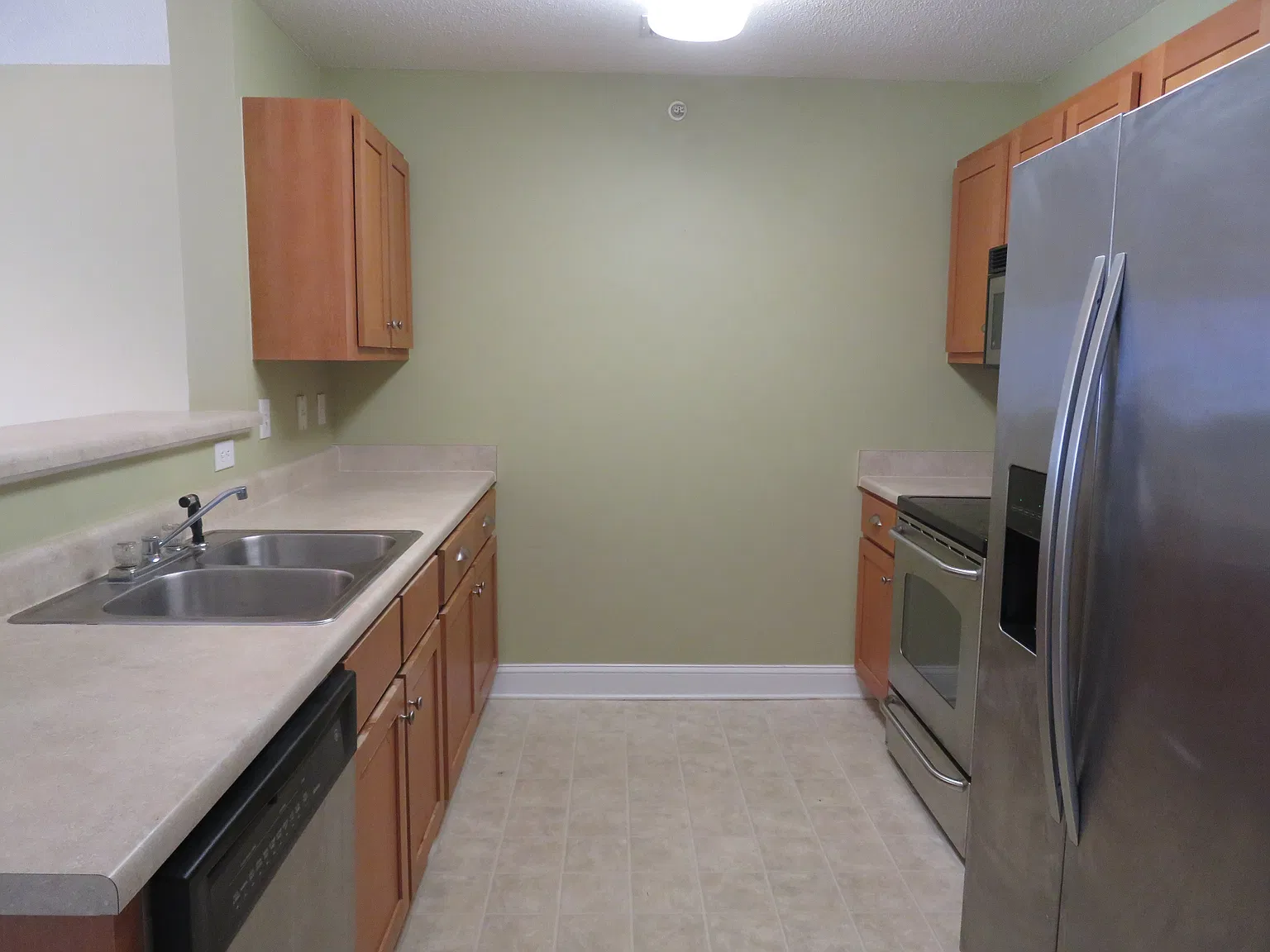 3 bed, 1200 sqft, $1,550 — Photo 3
