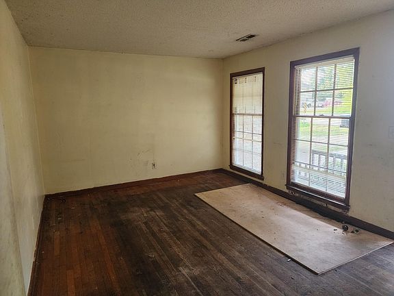 2nd image of 600 E 3rd North St