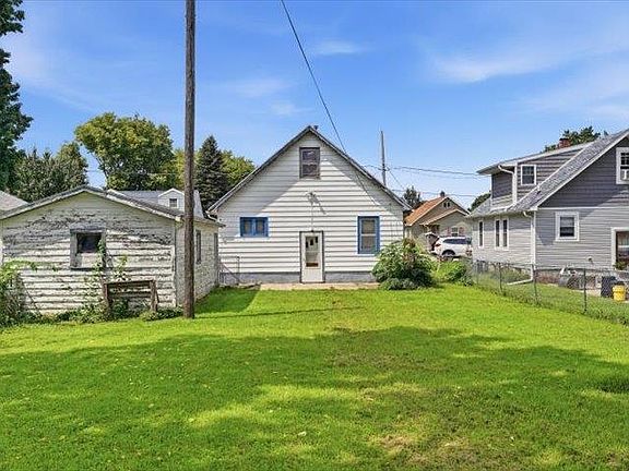 3rd image of 219 Avenue E