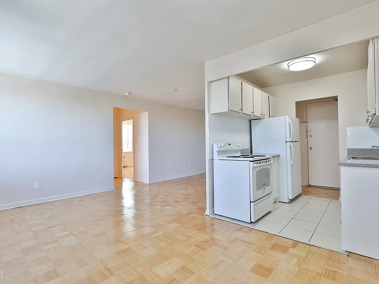 2223 Eglinton Ave E — Photo 7