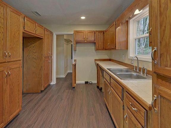 3rd image of 251 Maltby Rd