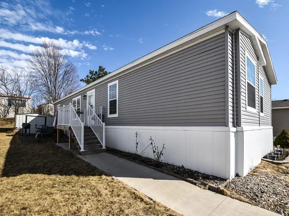 1374 Birchview Dr, Maplewood, MN 55119