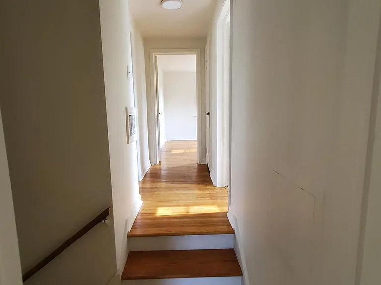2722 Thompson Ave — Photo 13
