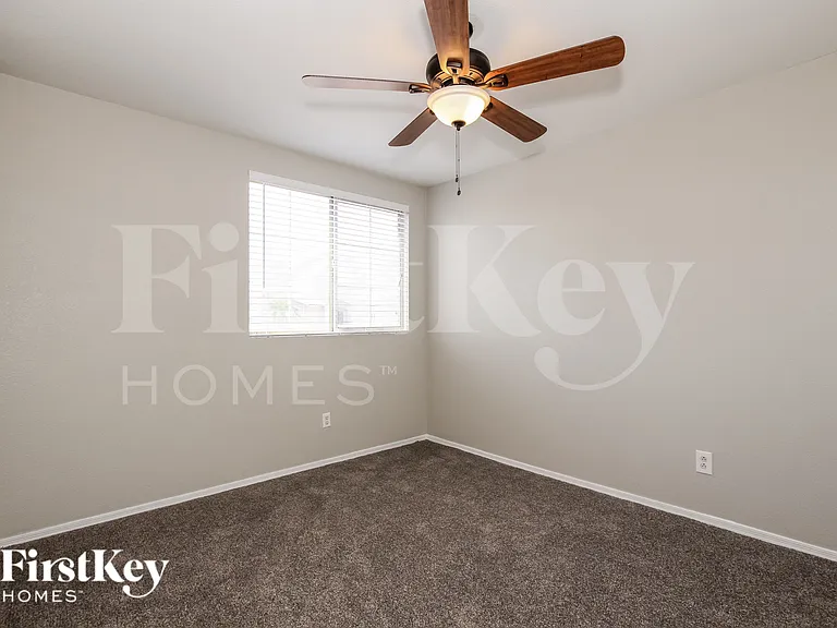 9156 W Quail Ave — Photo 10