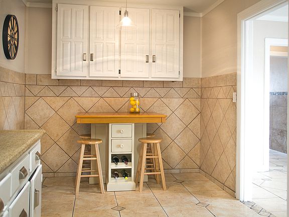 3rd image of 4032 Valentine St