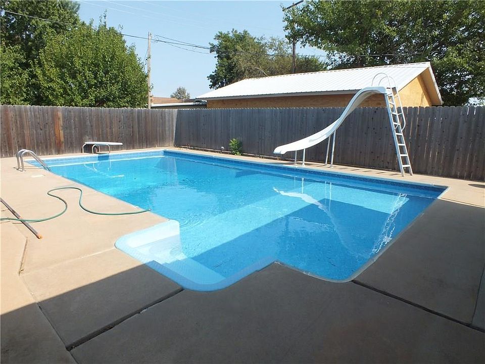 2nd image of 2504 N Flamingo Ln