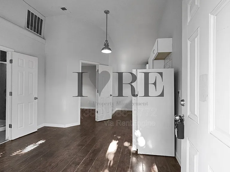 1555 Myrtle Ave — Photo 7