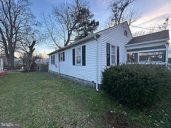 3rd image of 320 Morris Ave