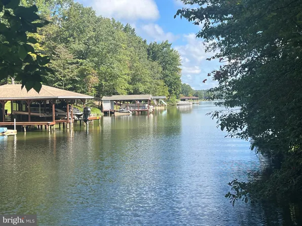 6028 Lost Cove Dr, Mineral, VA 23117