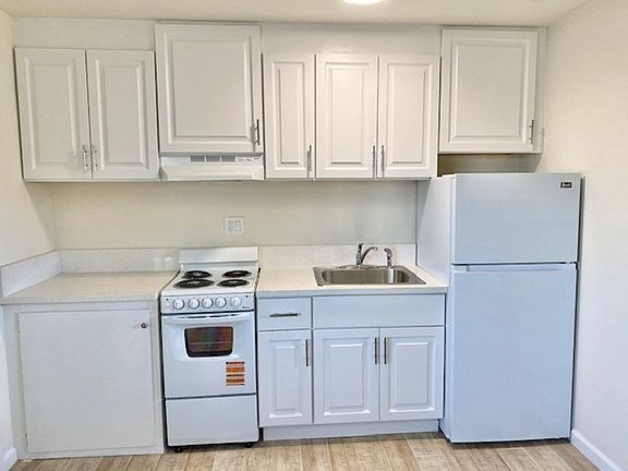 5th image of 1825 Chapala St APT 19