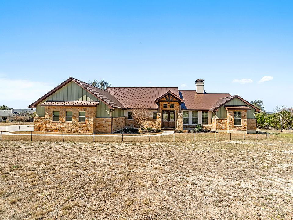 1st image of 415 Estates Dr