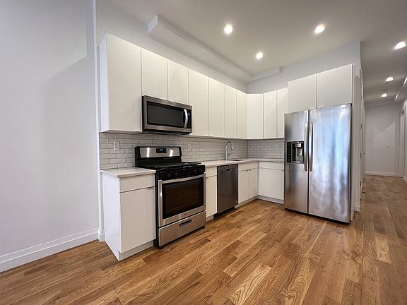3rd image of 315 W 103rd St APT 3