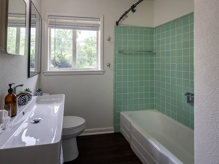 2521 Bateman Ave — Photo 12