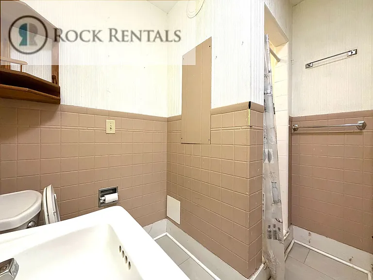 714 W 22nd Ave — Photo 3