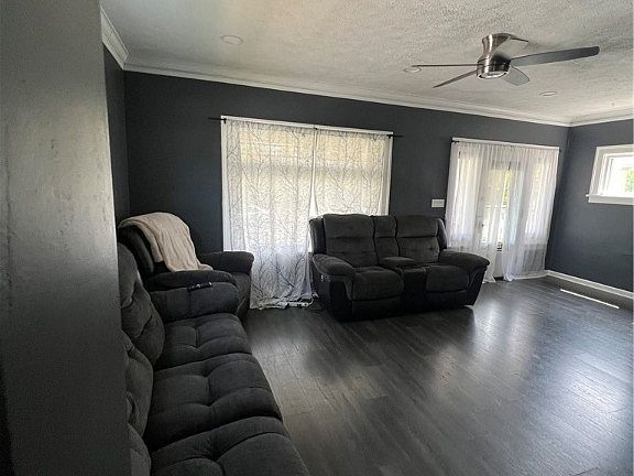 3rd image of 4222 W 49th St