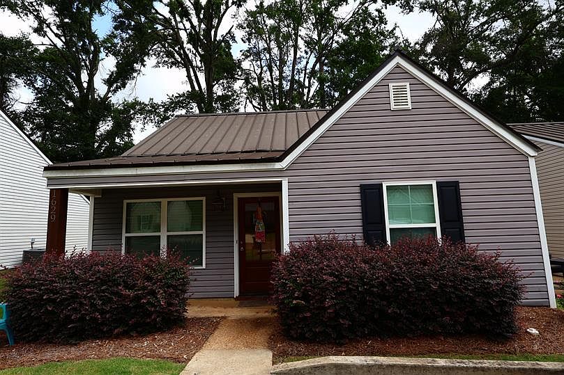 1st image of 1629 Oxford Pl