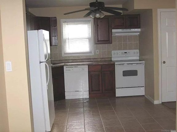 4th image of 38 3rd Ave Floor 1