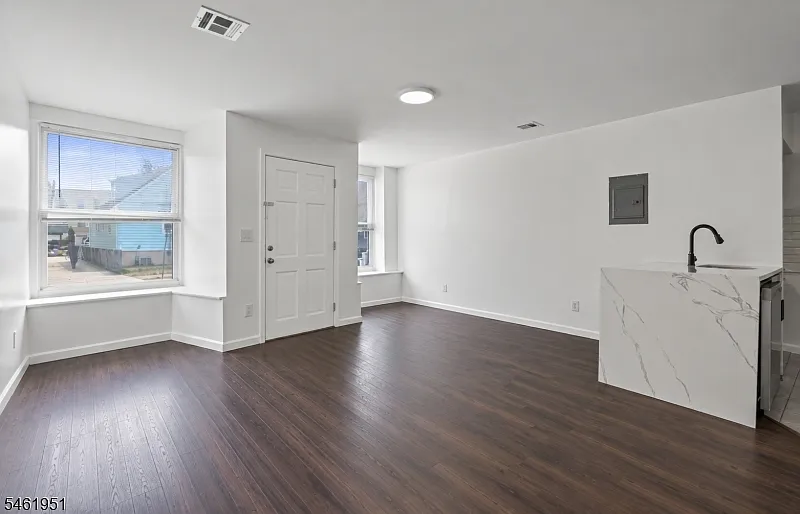 700 4th Ave