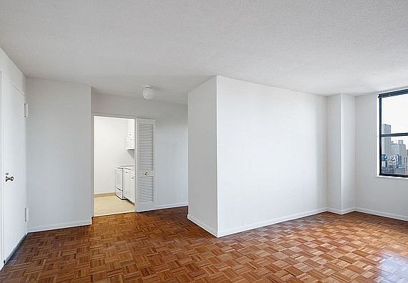 3rd image of 211 W 56th St #A25