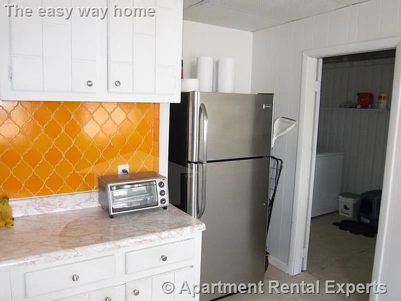 3 bed, 1200 sqft, $3,900 — Photo 3