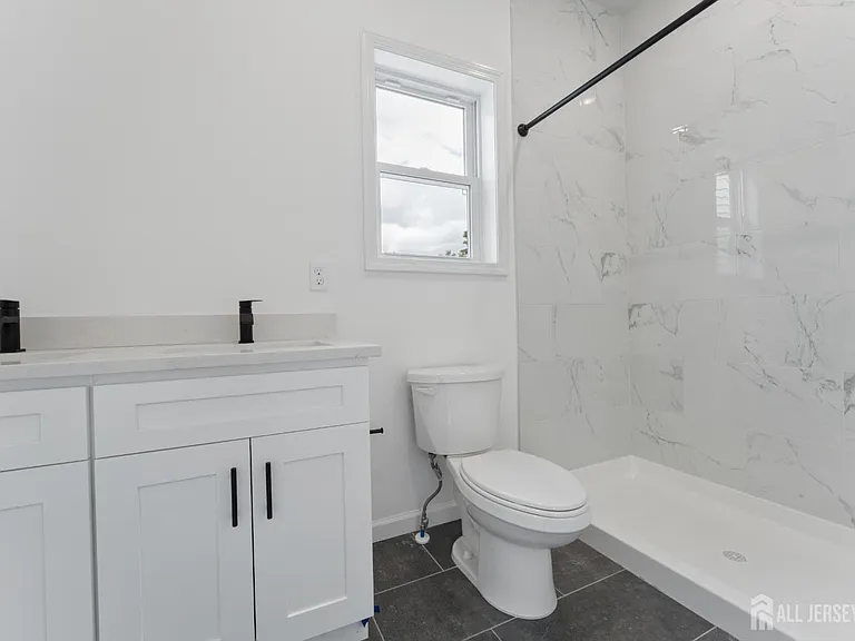 910 Bergen St #2 — Photo 7