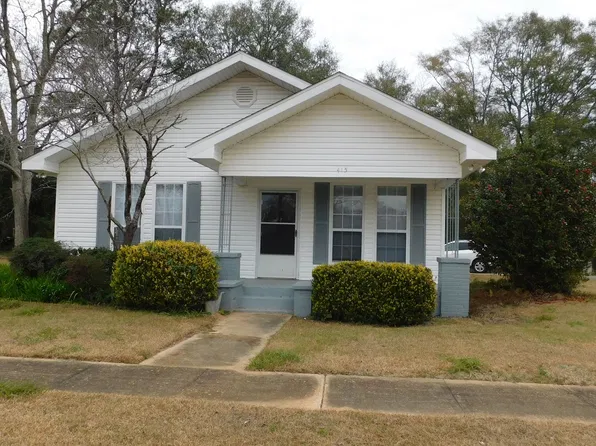 415 E McKinnon St, New Brockton, AL 36351