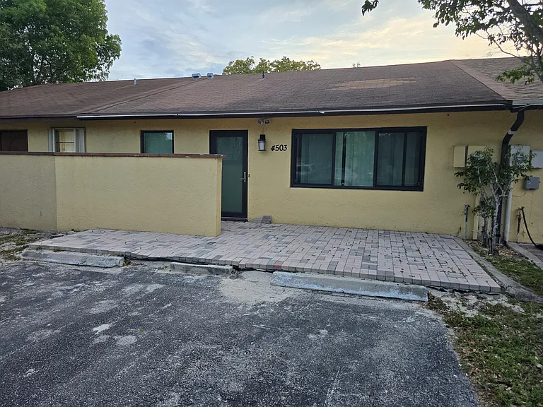 4503 NW 6th Ave — Photo 20