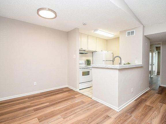 5th image of 17331 Red Oak Dr APT 24