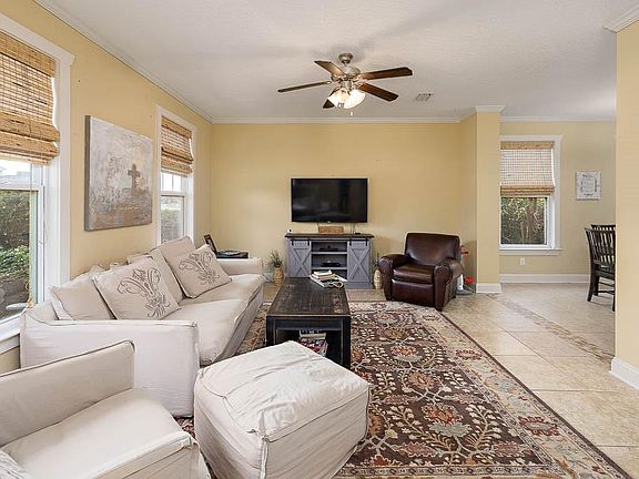 2nd image of 26 Autumns Wood Dr