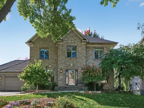 2231 Stone Creek Dr, Chanhassen, MN 55317