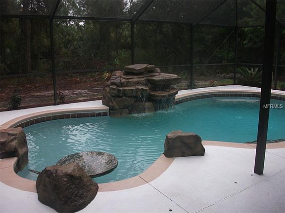 2nd image of 1406 Woodcrest Ln