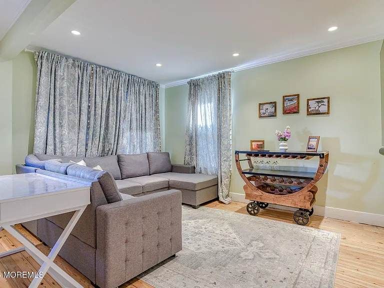 26 Heck Ave — Photo 14
