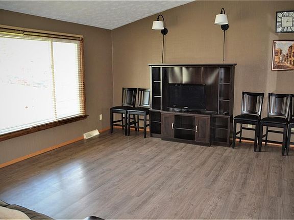 2nd image of 4742 Whiteoaks Dr