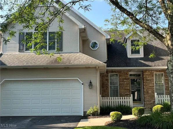 23 Fieldstone, Youngstown, OH 44514